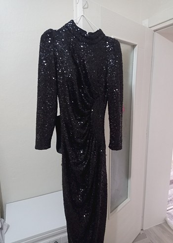 siyah balık modeli elbisele