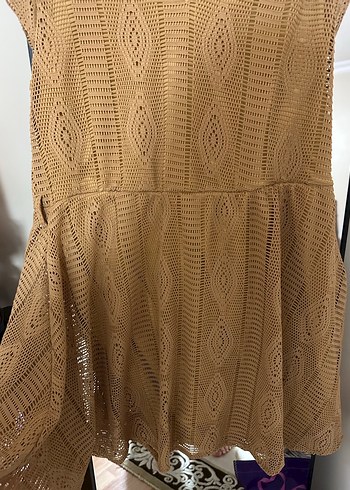 V Yaka Dantelli Bej mini elbise - Görsel 2