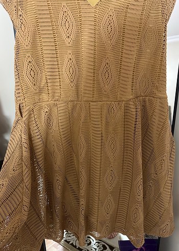 V Yaka Dantelli Bej mini elbise - Görsel 3