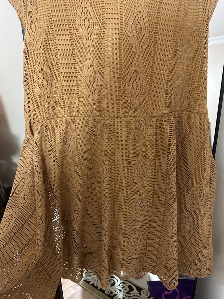 V Yaka Dantelli Bej mini elbise - Görsel 2