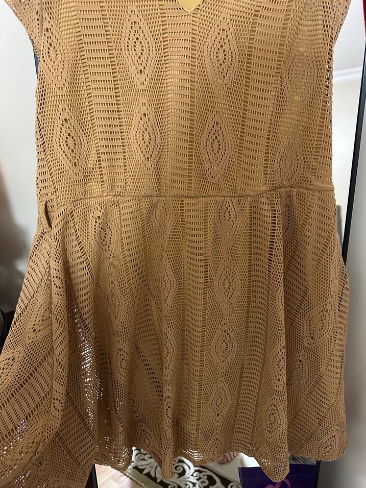 V Yaka Dantelli Bej mini elbise - Görsel 3