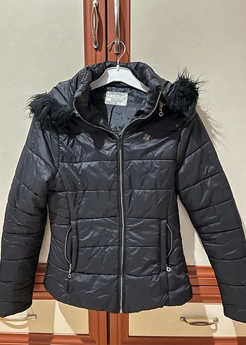 Siyah Kürklü Kadın Kışlık Mont - Görsel 4