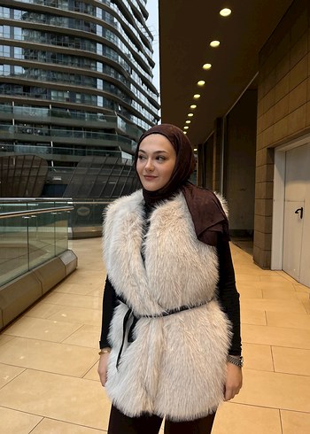 Bej Kürk Detaylı Kolsuz Midi Yelek