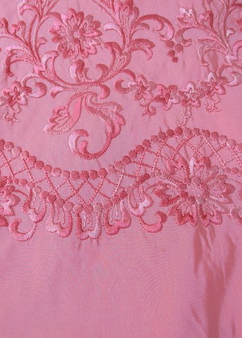 İşlemeli Parlak Pembe Yatak Örtüsü - Görsel 3