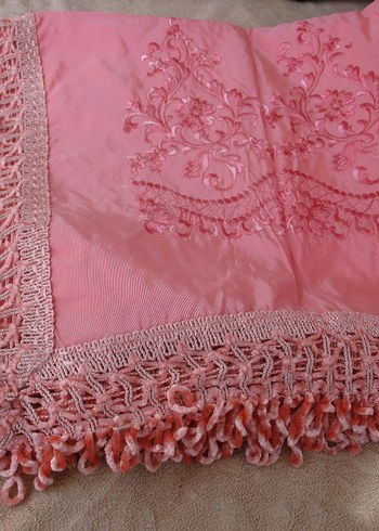 İşlemeli Parlak Pembe Yatak Örtüsü - Görsel 2