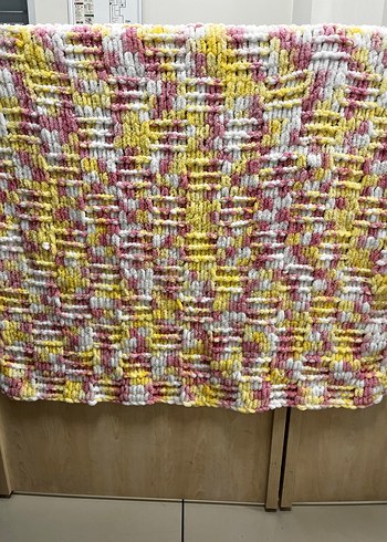 Çocuklar için Renkli Bağlama Desenli Örgü Battaniye - Görsel 2