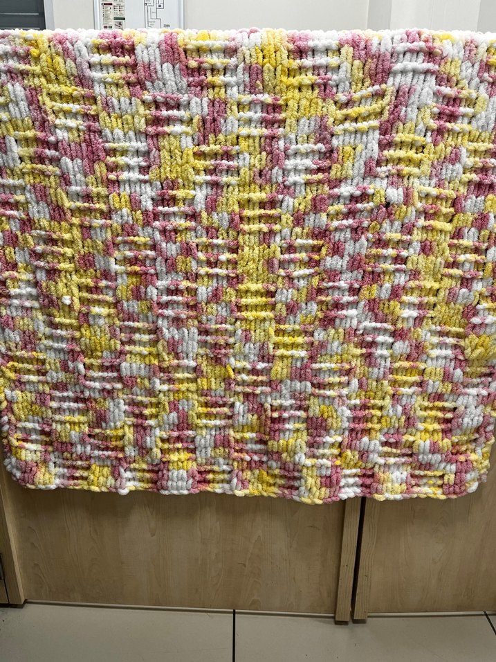 Çocuklar için Renkli Bağlama Desenli Örgü Battaniye - Görsel 2