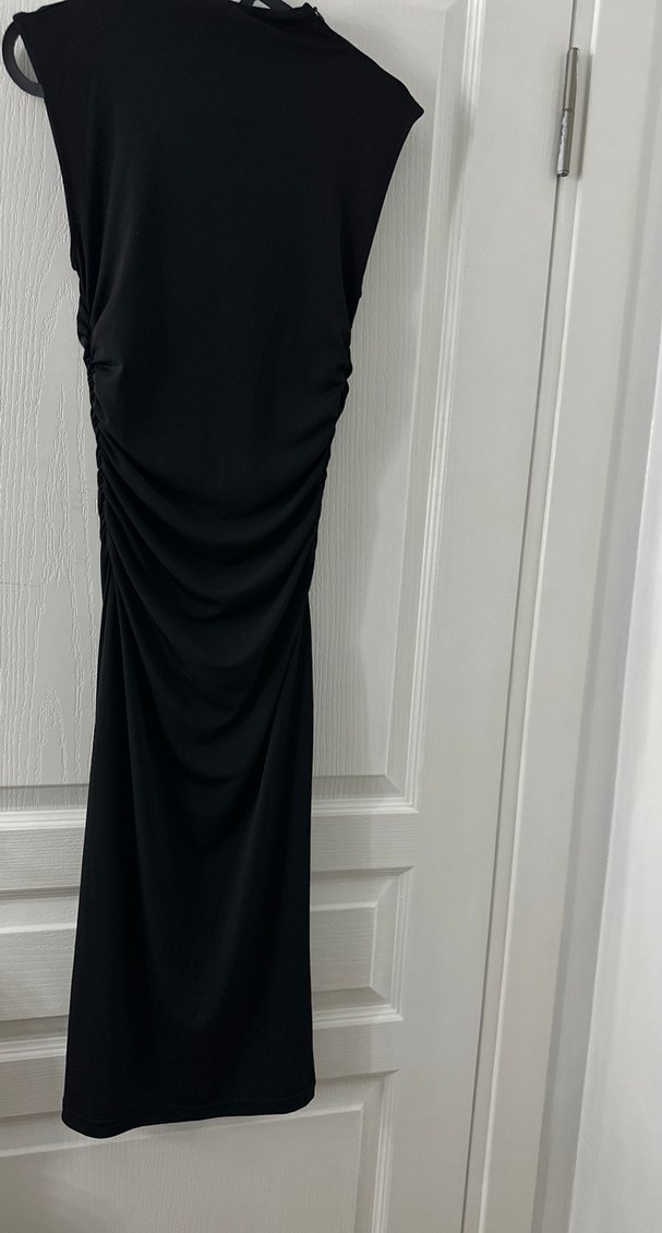 Siyah Drapeli Uzun V Yaka Elbise - Görsel 2