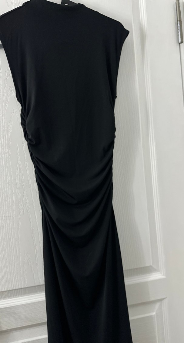 Siyah Drapeli Uzun V Yaka Elbise - Görsel 3
