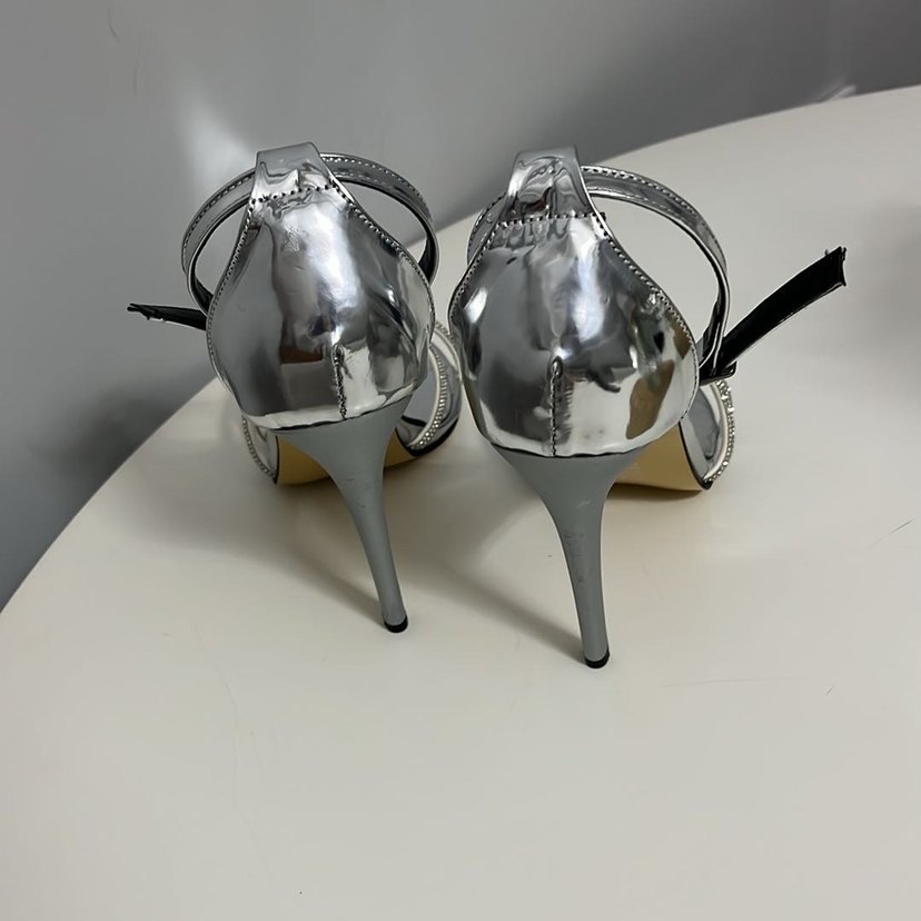 Çapraz taş işlemeli yüksek topuk gümüş abiye ayakkabı - Görsel 3