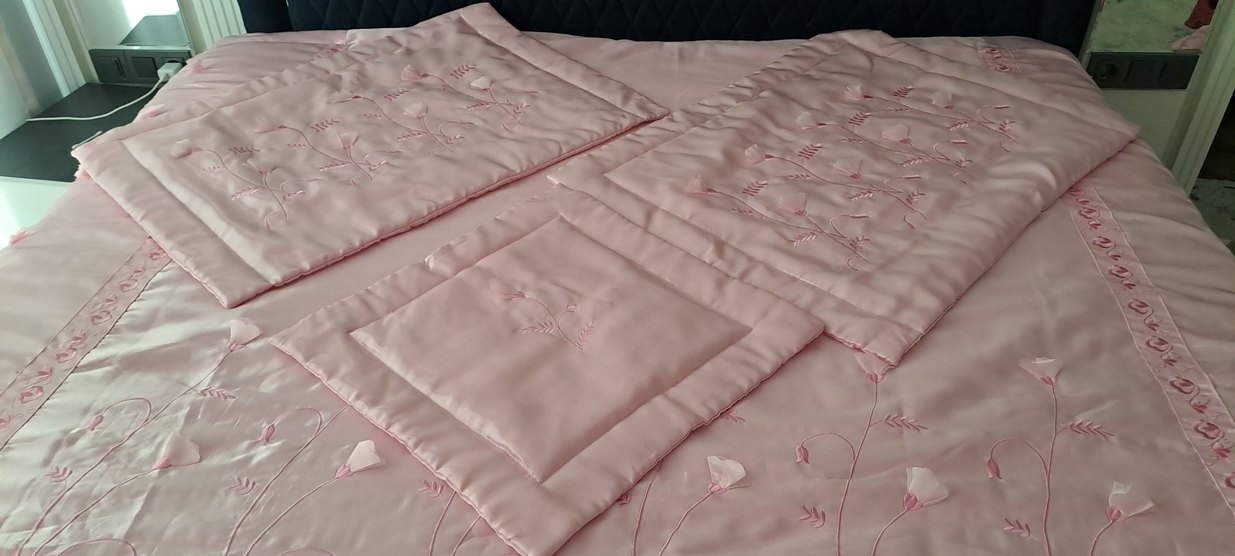 Nakışlı Pembe Yatak Örtüsü - Görsel 2