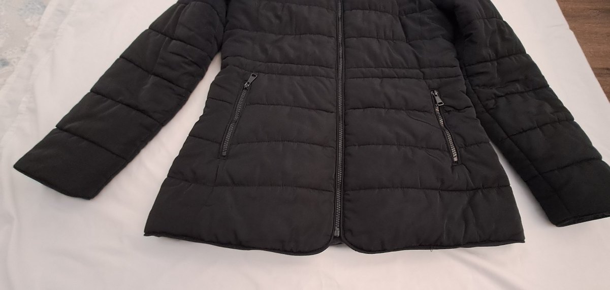 Siyah Fermuarlı Kapüşonlu Kadın Kışlık Mont - Görsel 3