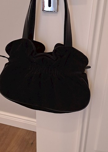 Siyah Kadife Fırfırlı Gül Detaylı El Çantası - Görsel 2