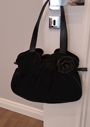 Siyah Kadife Fırfırlı Gül Detaylı El Çantası - Görsel 3