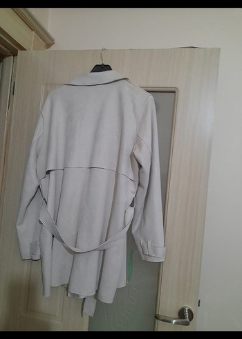 Düğmeli Beyaz Süet Midi Trençkot - Görsel 3