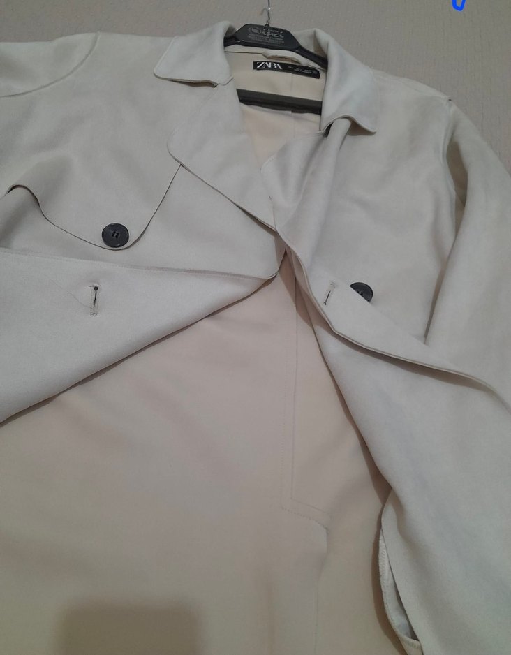 Düğmeli Beyaz Süet Midi Trençkot - Görsel 5