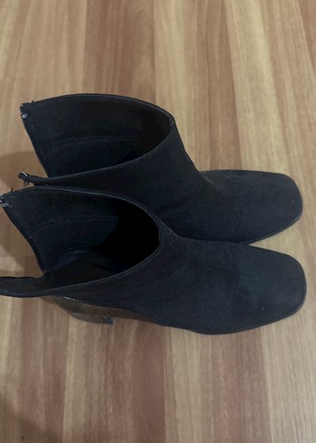 Siyah Süet Tokalı Kadın Bot