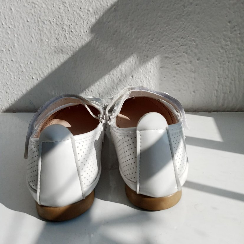 Beyaz Puantiyeli Tokalı Kız Babet - Görsel 2