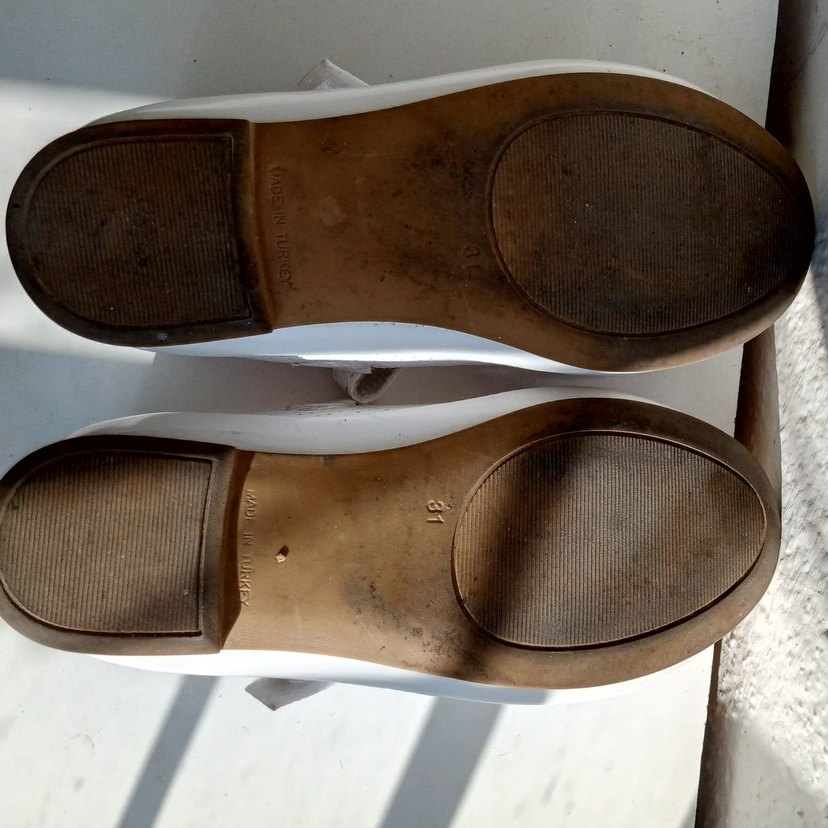 Beyaz Puantiyeli Tokalı Kız Babet - Görsel 4