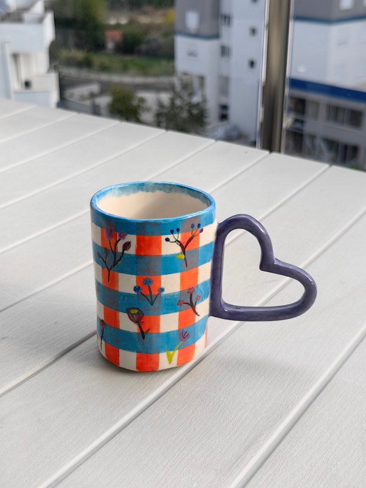 Renkli Kareli Kalp Kulplu Kupa - Görsel 4