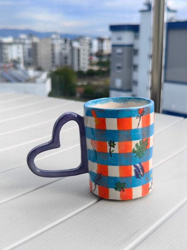 Renkli Kareli Kalp Kulplu Kupa - Görsel 2