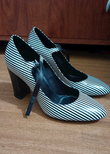 Elle Zebra Desenli Tokalı Stiletto Topuklu Kadın Ayakkabı