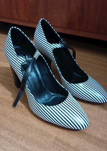 Zebra Desenli Tokalı Stiletto Topuklu Kadın Ayakkabı
