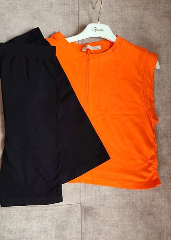 Turuncu Kolsuz Mini Spor Üst ve siyah şort tayt - Görsel 2