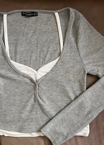 m Beden Gri V Yaka Düğmeli Uzun Kollu Crop Top