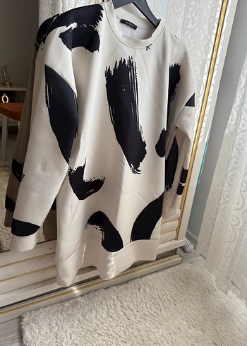 Beyaz Siyah Baskılı Kadın Sweatshirt