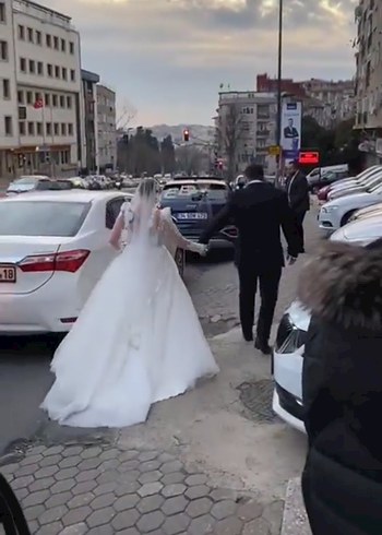 38 Beden Uzun Kollu Kalp yaka A Kesim Beyaz Gelinlik
