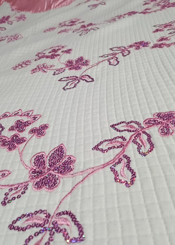 Pembe Nakışlı Yatak Örtüsü - Görsel 4