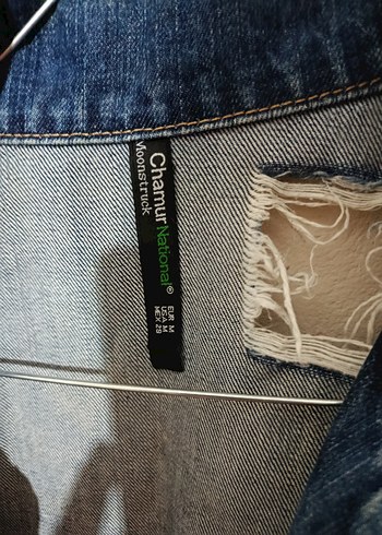 Düğmeli Yırtık Detaylı Kadın Kot Ceket - Görsel 2