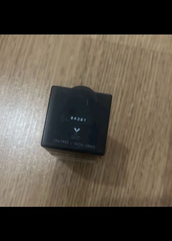 E.L.F e.l.f. Flawless Satin Fondöten Bej