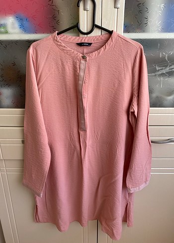 Pembe Düğmeli Uzun Kollu Keten Gömlek