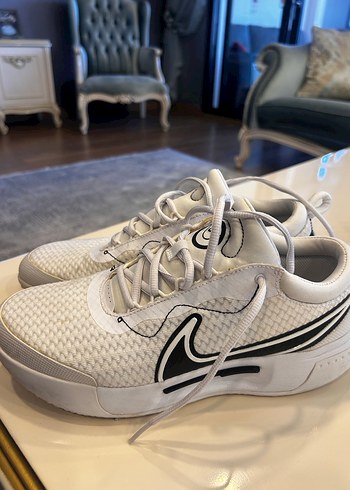 Nike Beyaz Bağcıklı Basketbol Ayakkabısı - Görsel 2