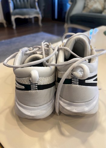 Nike Beyaz Bağcıklı Basketbol Ayakkabısı - Görsel 4