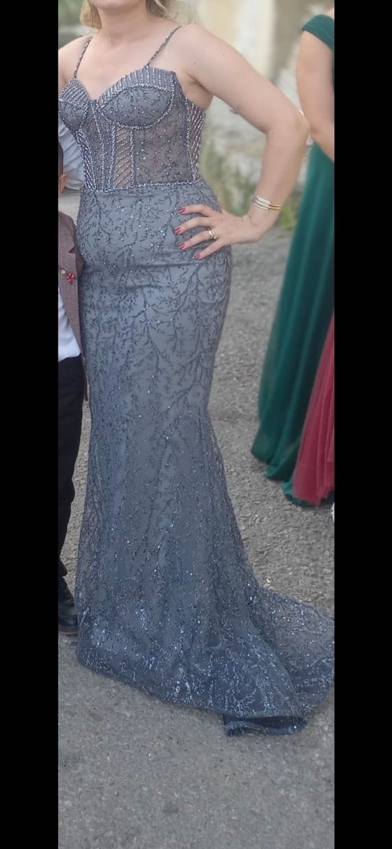 Boncuk İşlemeli V Yaka Uzun Gri Nişan Elbisesi - Görsel 3