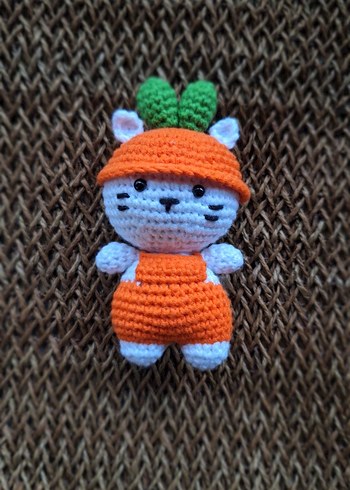 Renkli Turuncu Havuç Kostümlü Amigurumi Anahtarlık