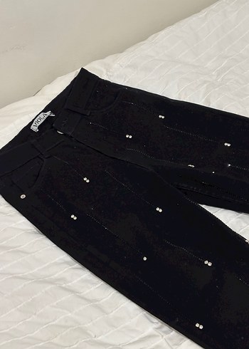 Taşlı siyah jean pantolon