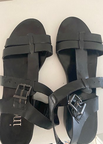 Siyah Kadın Tokalı Blok Topuklu Sandalet
