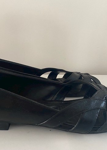 Polaris Kadın Siyah Dolgu Topuklu Kemerli Düz Ayakkabı