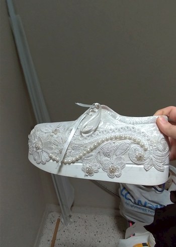 Dantel ve Nakış Detaylı Beyaz Dolgu Topuklu Kadın gelin ayakkabı