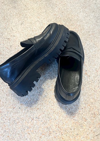 Stradivarius Siyah Platform Taban Kadın Loafer