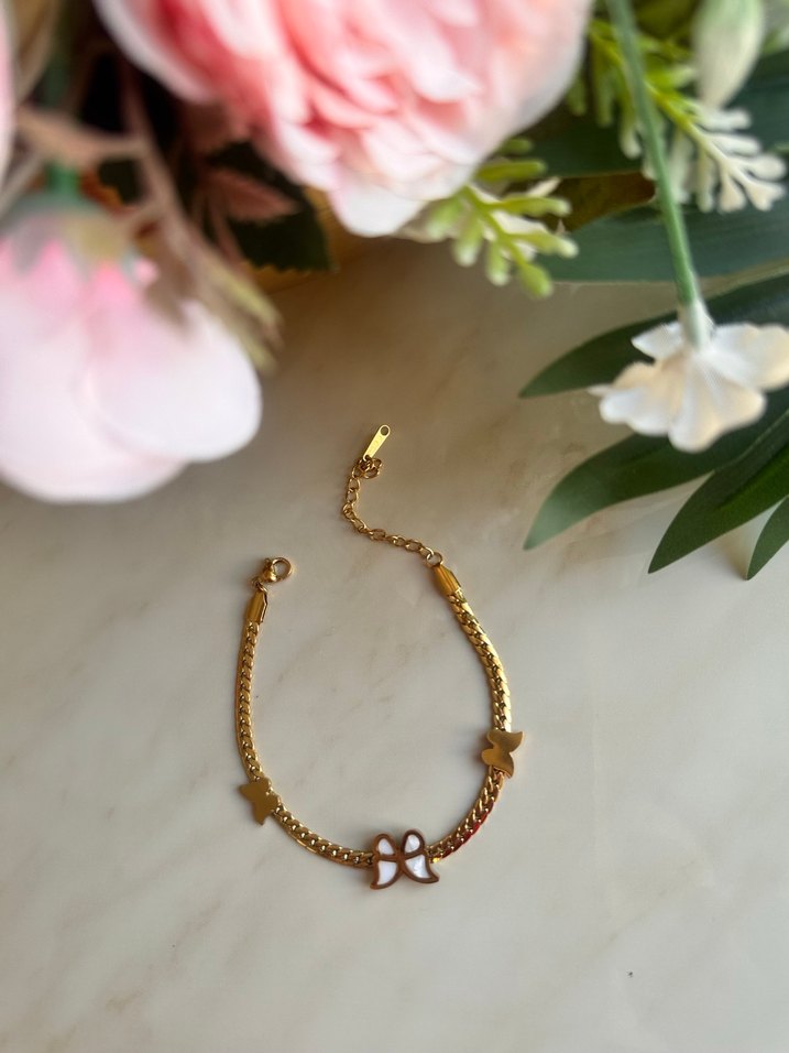 Altın Renk Beyaz Kelebek Detay Çelik Bileklik - Görsel 2