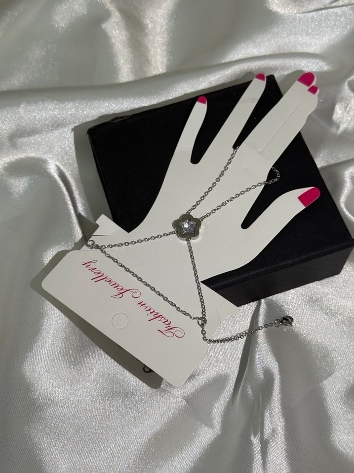 Şahmeran Çiçek Gri Zincir Detaylı Kadın El Zinciri - Görsel 2