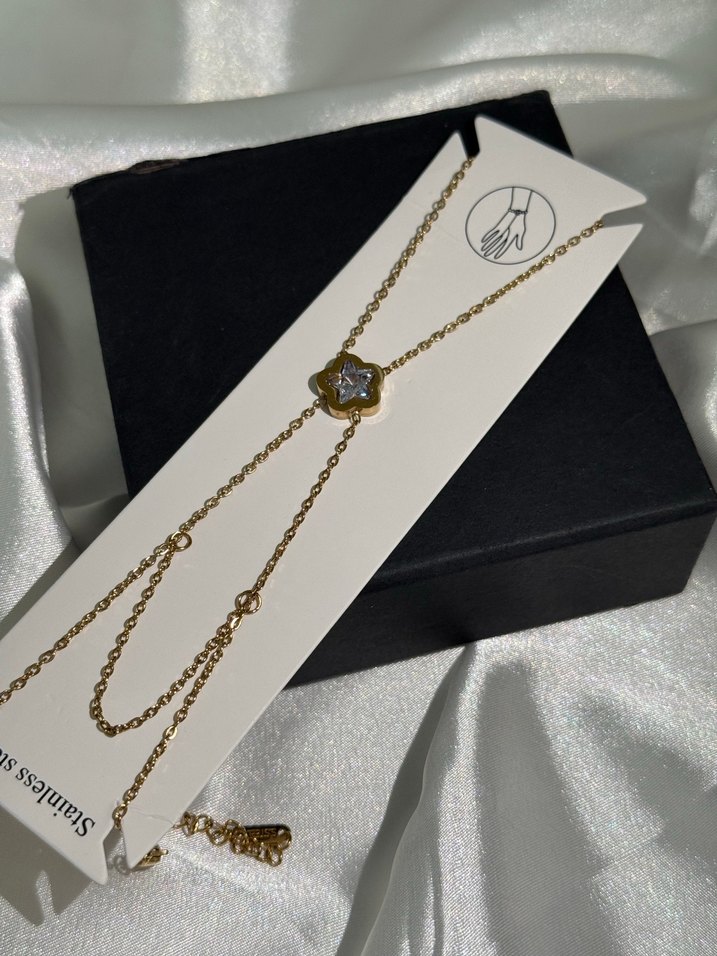 Altın Renk Zincir Çiçek Detaylı Kadın El Zinciri Şahmeran - Görsel 4