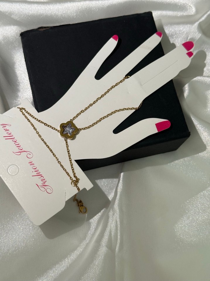 Altın Renk Zincir Çiçek Detaylı Kadın El Zinciri Şahmeran - Görsel 3