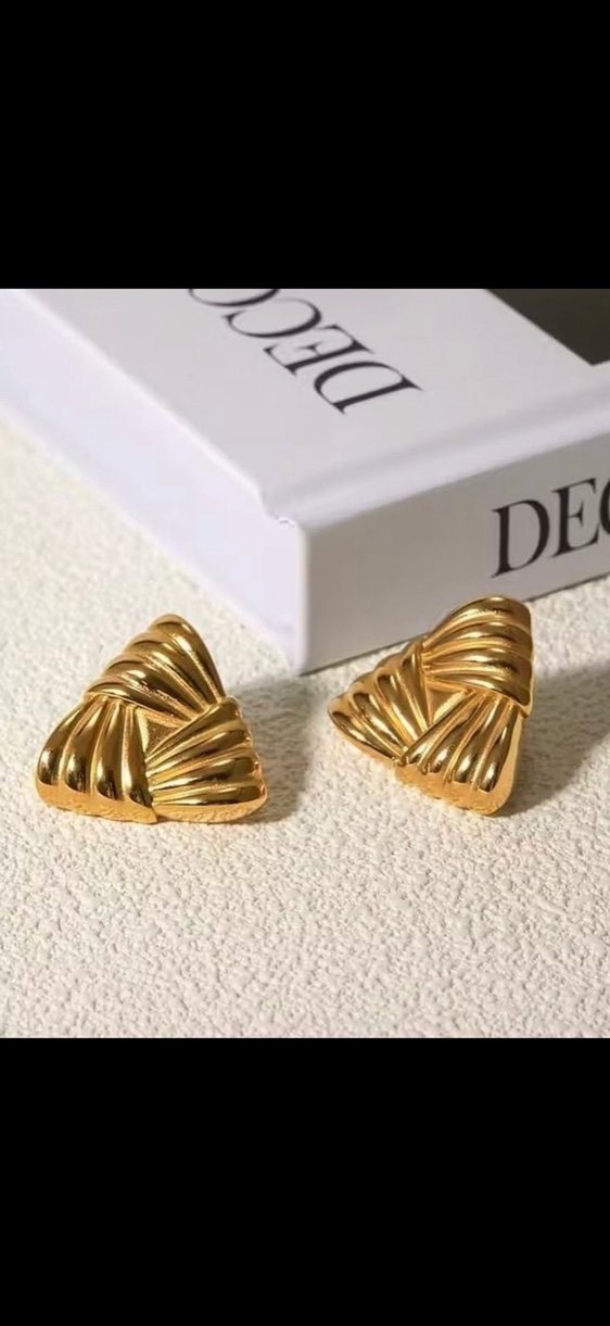 Vintage Kabartmalı Çelik Üçgen Modern Küpe - Görsel 4