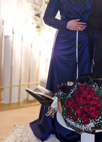 Uzun Kollu Siyah Drapeli Gotik Nişan Elbisesi